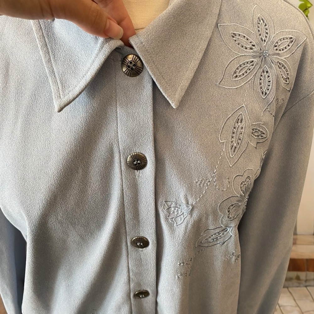 Alfred Dunner Long Sleeve Button Up Embroidered Lightweight Shirt Jacket - Picture 7 of 11